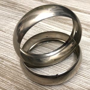 Fashion silver tone bangles